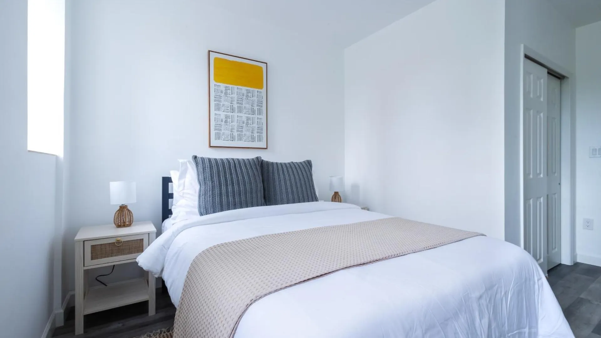 2Br 2Ba Steps From Central Park, Great Location! ニューヨーク 0*,  米国