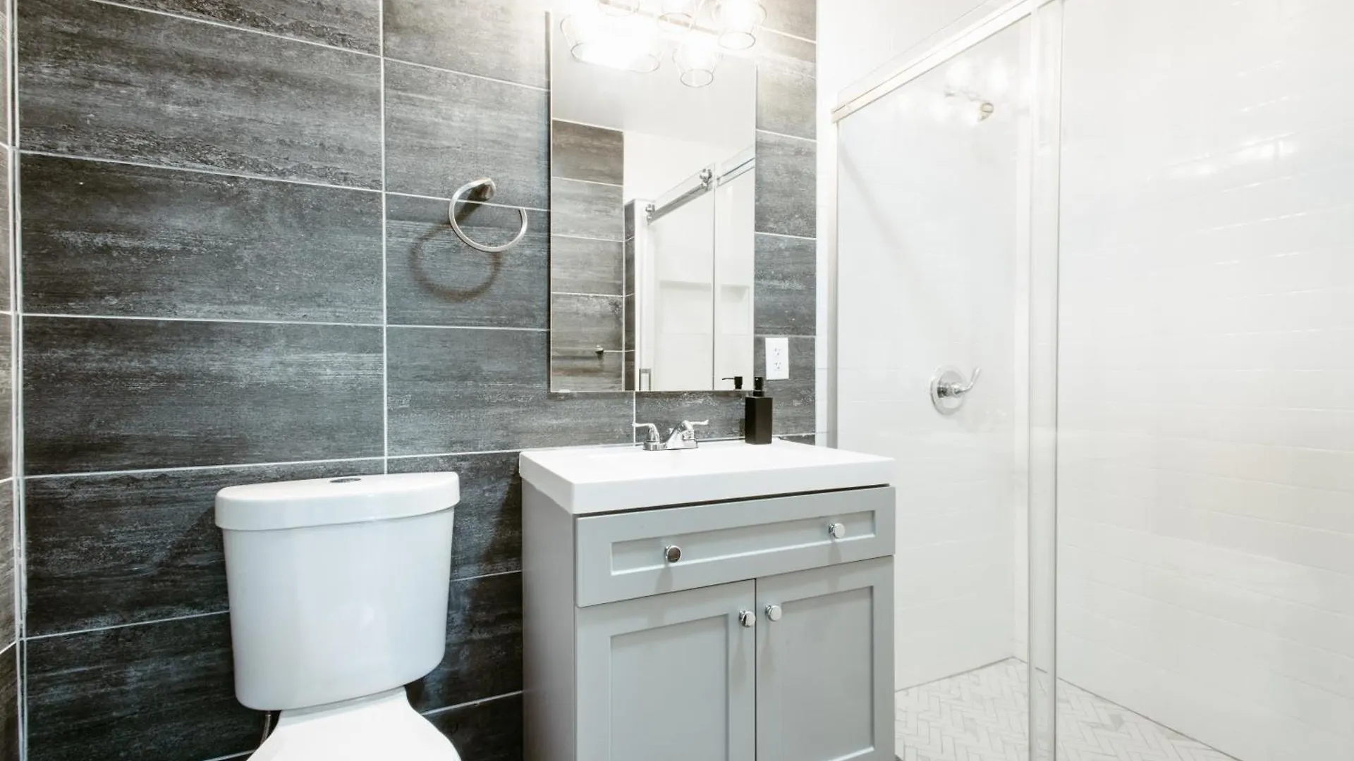 2Br 2Ba Steps From Central Park, Great Location! ニューヨーク アパート